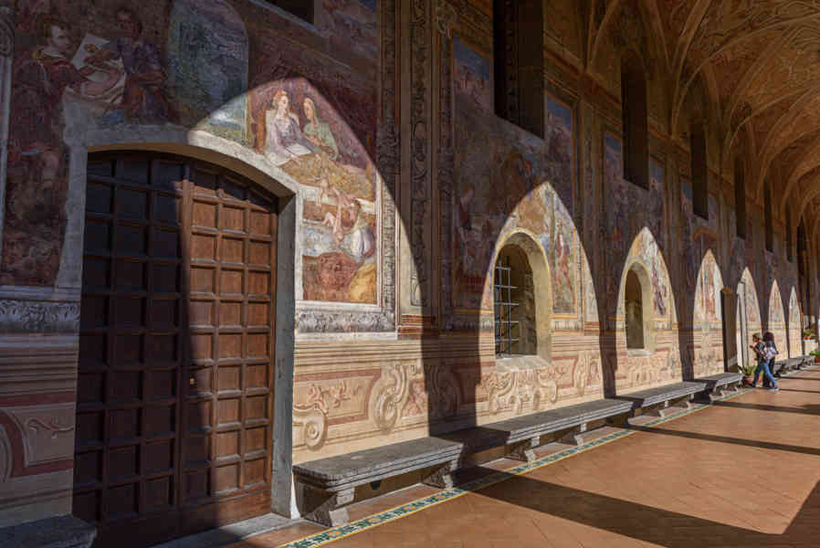 092 - Italia - Nápoles - basílica y convento de Santa Clara - convento - claustro.jpg